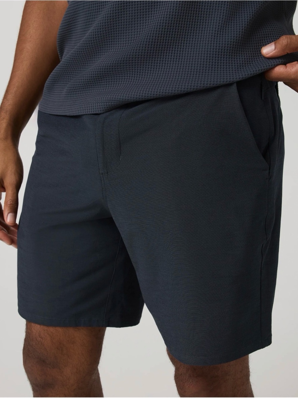 NWT Vuori Aim Short 8” size 28 in Navy Linen Texture